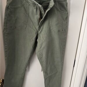 Levi's 721 High-Rise Pants in Olive